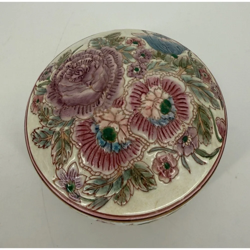 Vtg Floral Ceramic Trinket Box Hand Painted Taiwan Round Jewel‎ coquette cottage